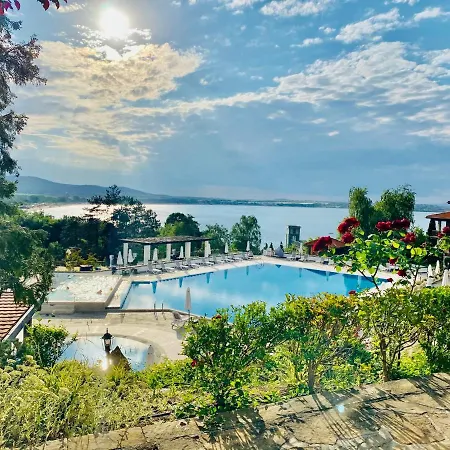 Lägenhet Santa Marina 2-bedroom Apt. W/ Sea View + Terrace