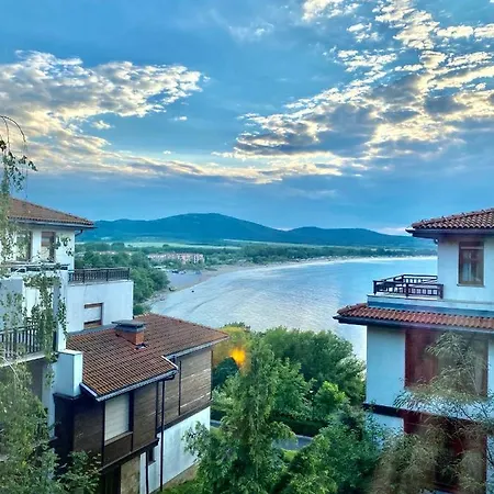 Santa Marina 2-bedroom Apt. W/ Sea View + Terrace * 소조폴