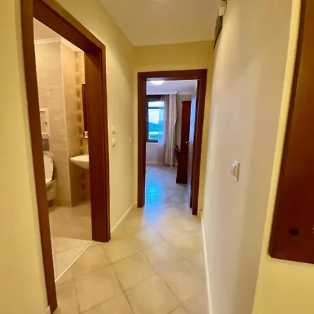 Santa Marina 2-bedroom Apt. W/ Sea View + Terrace 소조폴