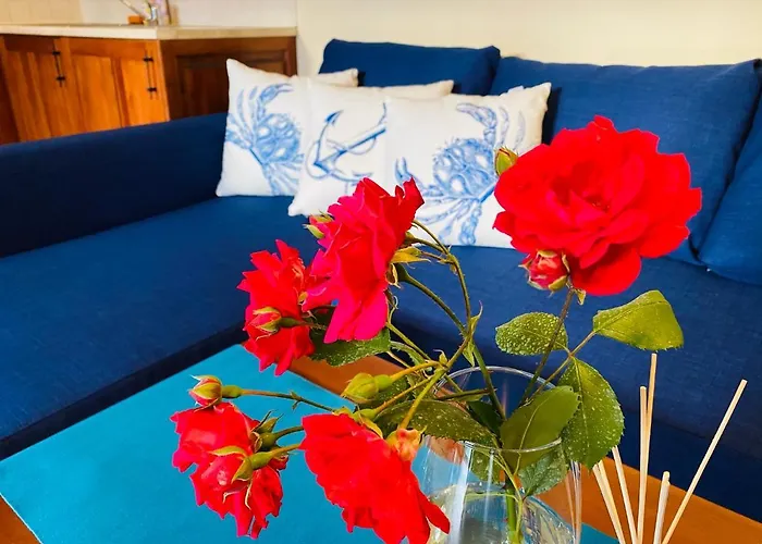 Santa Marina 2-bedroom Apt. W/ Sea View + Terrace Apartamento