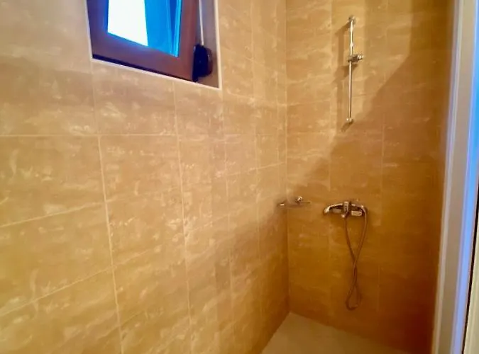 Santa Marina 2-bedroom Apt. W/ Sea View + Terrace Apartamento