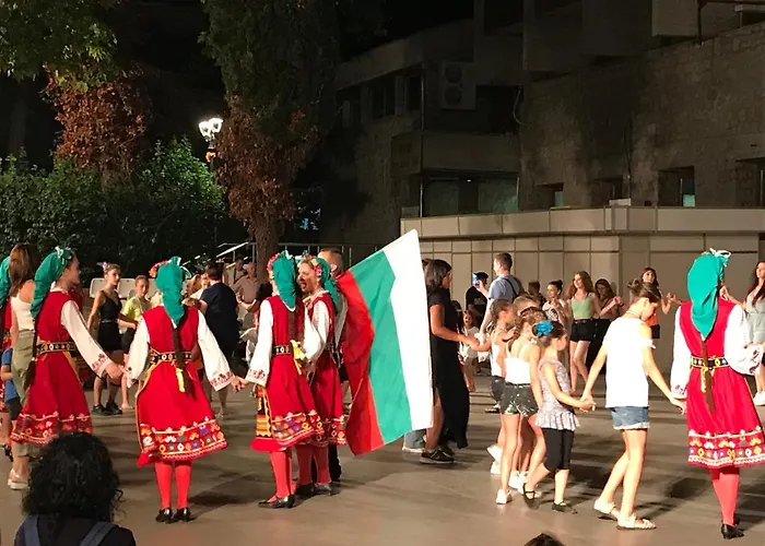 Santa Marina 2-bedroom Apt. W/ Sea View + Terrace