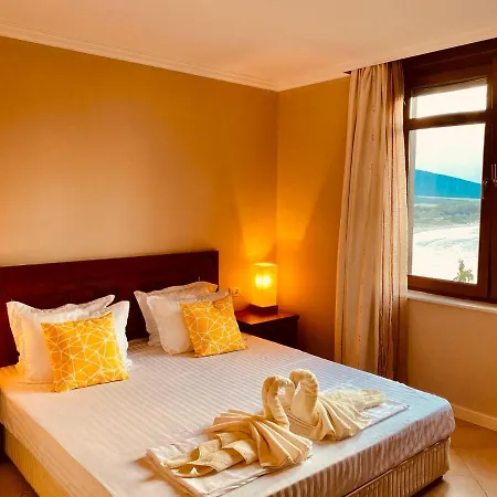 Santa Marina 2-bedroom Apt. W/ Sea View + Terrace Apartmán Sozopol