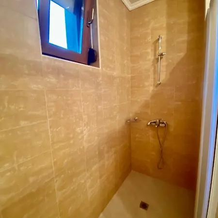 Santa Marina 2-bedroom Apt. W/ Sea View + Terrace 公寓