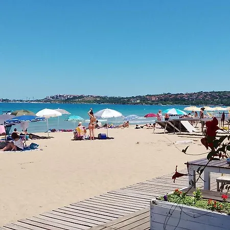 Apartmán Santa Marina 2-bedroom Apt. W/ Sea View + Terrace