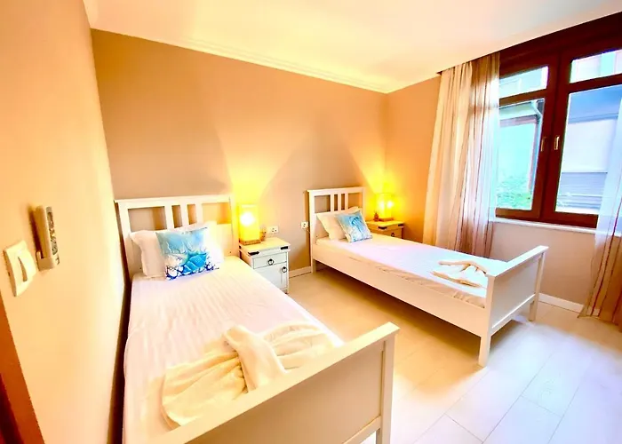 Santa Marina 2-bedroom Apt. W/ Sea View + Terrace 索佐波尔