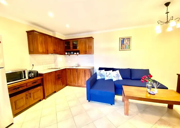 Santa Marina 2-bedroom Apt. W/ Sea View + Terrace 索佐波尔