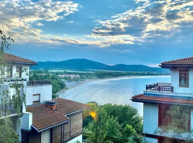 Santa Marina 2-bedroom Apt. W/ Sea View + Terrace * 索佐波尔