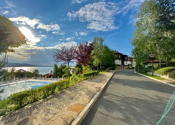 Santa Marina 2-bedroom Apt. W/ Sea View + Terrace 公寓