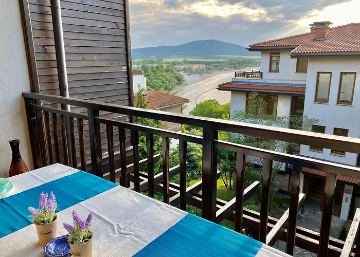 公寓 Santa Marina 2-bedroom Apt. W/ Sea View + Terrace *