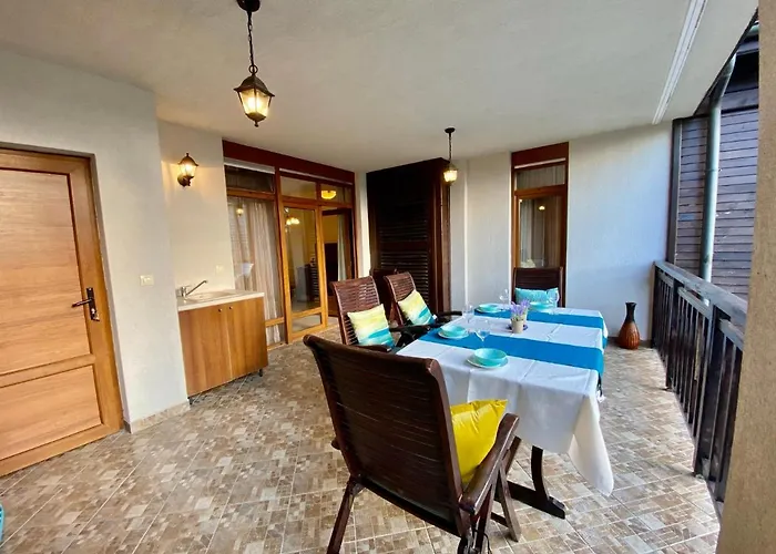 Santa Marina 2-bedroom Apt. W/ Sea View + Terrace 아파트 *