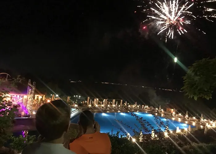 Santa Marina 2-bedroom Apt. W/ Sea View + Terrace *