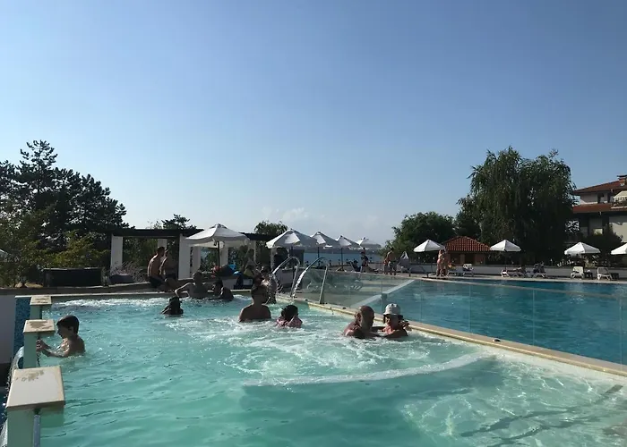 Santa Marina 2-bedroom Apt. W/ Sea View + Terrace 公寓 *