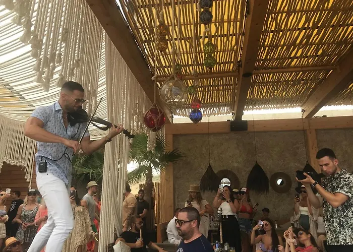 Santa Marina 2-bedroom Apt. W/ Sea View + Terrace 公寓 *